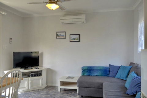 Emu Bay Holiday Homes - Kawana Tourism 1