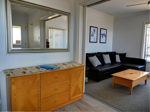 Emu Bay Holiday Homes - Kawana Tourism 24