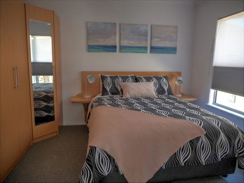 Emu Bay Holiday Homes - Kawana Tourism 23