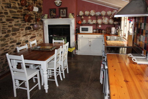 Hillside Cottage - Kawana Tourism 2