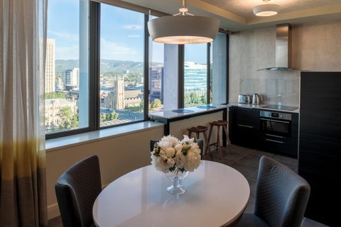 Suite 11 Victoria Square - Kawana Tourism 9
