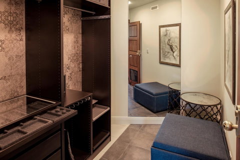 Suite 11 Victoria Square - Kawana Tourism 4