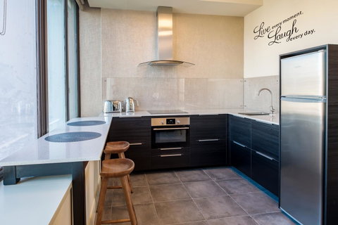 Suite 11 Victoria Square - Kawana Tourism 11
