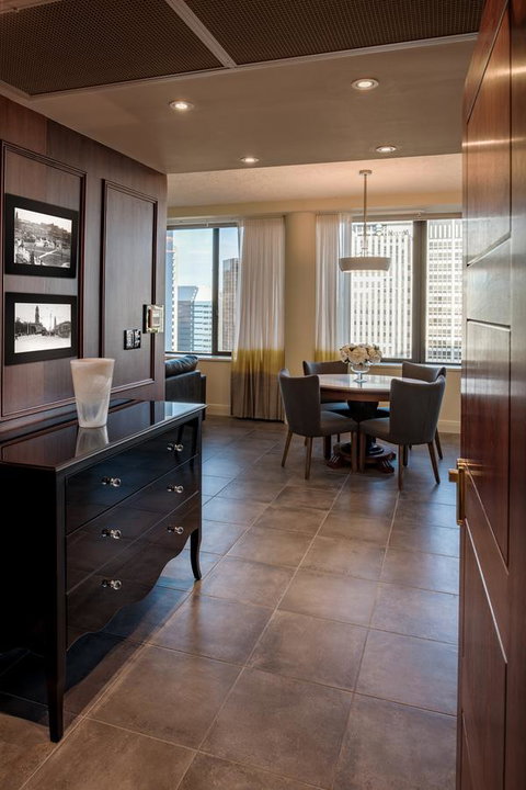 Suite 11 Victoria Square - Kawana Tourism 6