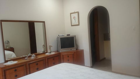 Gaerwood B&B - Kawana Tourism 6