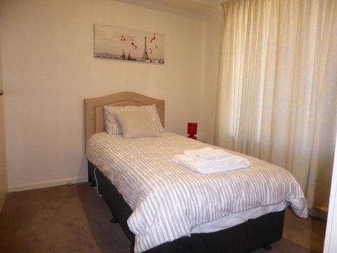 Adelaide City Apartment - 3br, 2bath & Carpark - Kawana Tourism 15