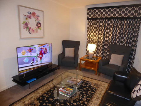 Adelaide City Apartment - 3br, 2bath & Carpark - Kawana Tourism 2