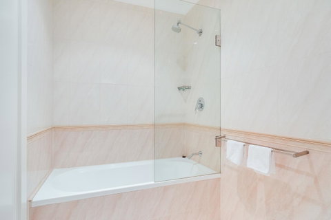 York Apartments On Grenfell - Kawana Tourism 14