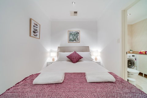 York Apartments On Grenfell - Kawana Tourism 10