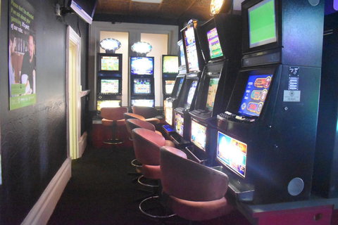 Commercial Hotel Morgan - Kawana Tourism 8