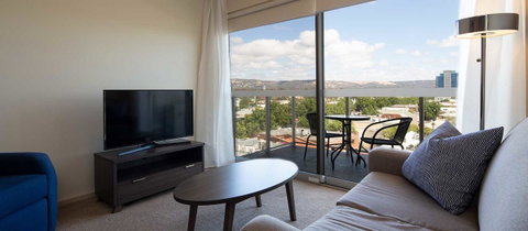 Hume Serviced Apartments - Kawana Tourism 5