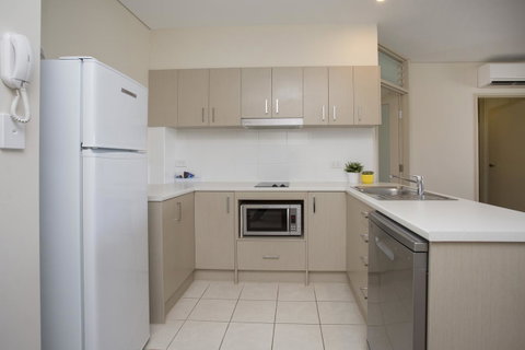 Hume Serviced Apartments - Kawana Tourism 9