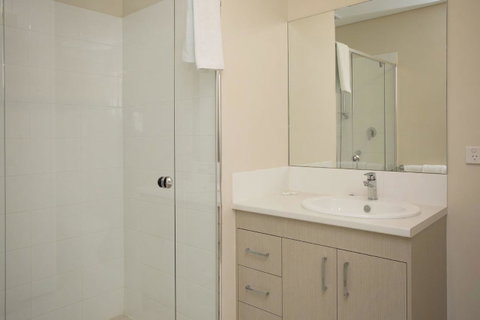 Hume Serviced Apartments - Kawana Tourism 21