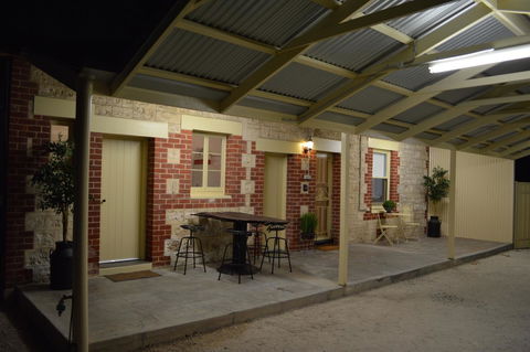 Two Cow Cottage Bed & Breakfast - Kawana Tourism 32
