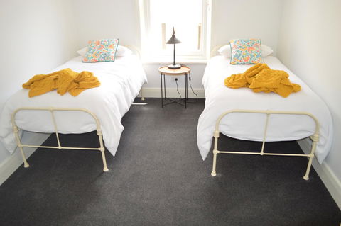 Two Cow Cottage Bed & Breakfast - Kawana Tourism 20