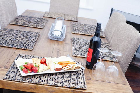 Two Cow Cottage Bed & Breakfast - Kawana Tourism 8