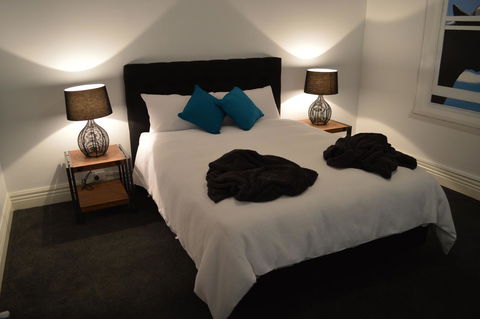 Two Cow Cottage Bed & Breakfast - Kawana Tourism 19