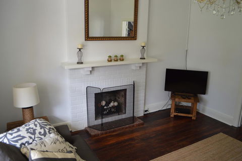 Two Cow Cottage Bed & Breakfast - Kawana Tourism 11
