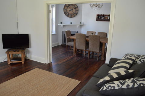 Two Cow Cottage Bed & Breakfast - Kawana Tourism 26