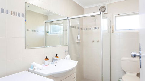 Victor Apartments - Kawana Tourism 19