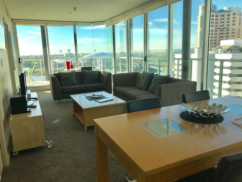 Adelaide DressCircle Apartments - North Terrace - Kawana Tourism 9