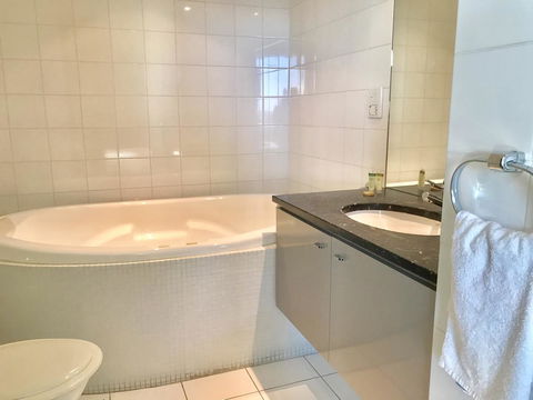 Adelaide DressCircle Apartments - North Terrace - Kawana Tourism 6