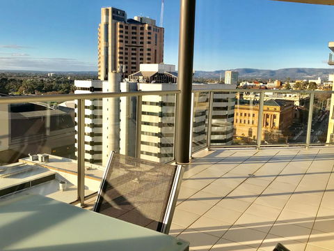Adelaide DressCircle Apartments - North Terrace - Kawana Tourism 4