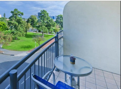 Spacious 4 BR And 2 Bathrooms City Apartment - Kawana Tourism 7