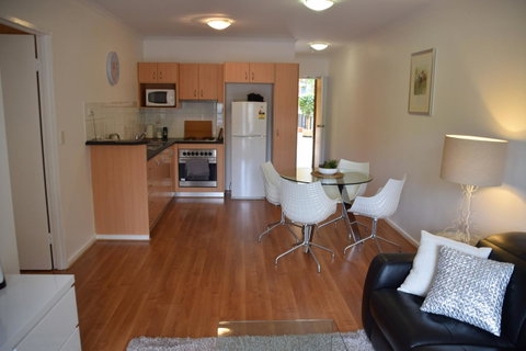 Spacious 4 BR And 2 Bathrooms City Apartment - Kawana Tourism 18