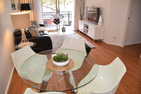 Spacious 4 BR And 2 Bathrooms City Apartment - Kawana Tourism 14