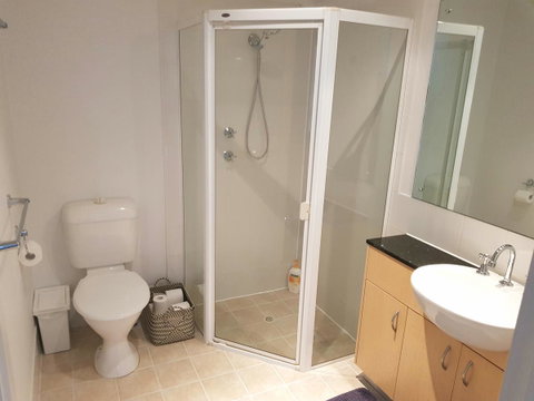 Spacious 4 BR And 2 Bathrooms City Apartment - Kawana Tourism 5