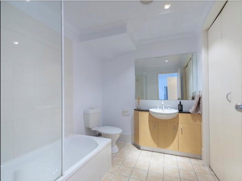 Spacious 4 BR And 2 Bathrooms City Apartment - Kawana Tourism 8