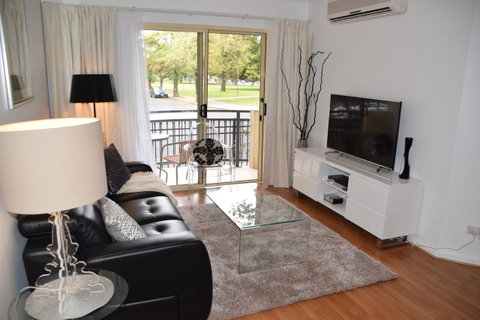 Spacious 4 BR And 2 Bathrooms City Apartment - Kawana Tourism 16