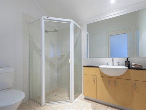 Spacious 4 BR And 2 Bathrooms City Apartment - Kawana Tourism 9