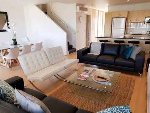 Spacious 4 BR And 2 Bathrooms City Apartment - Kawana Tourism 0