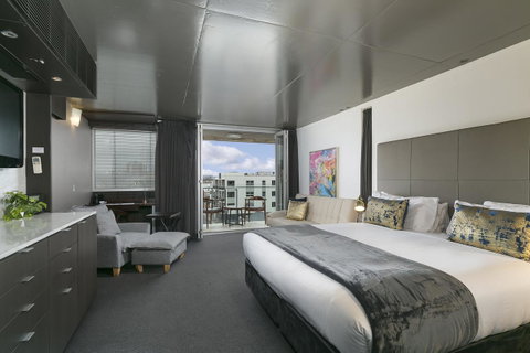 The Soho Hotel - Kawana Tourism 10