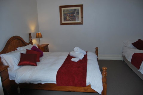 Jacaranda Cottage - Kawana Tourism 10