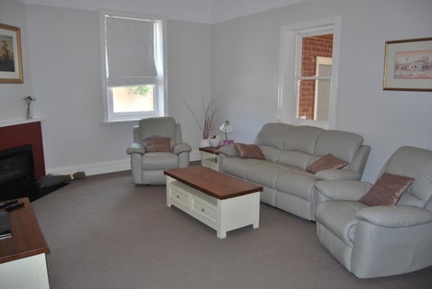 Jacaranda Cottage - Kawana Tourism 6