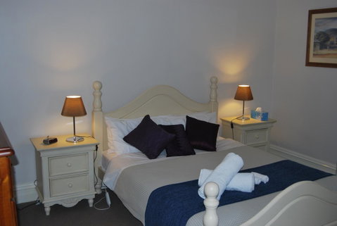 Jacaranda Cottage - Kawana Tourism 4