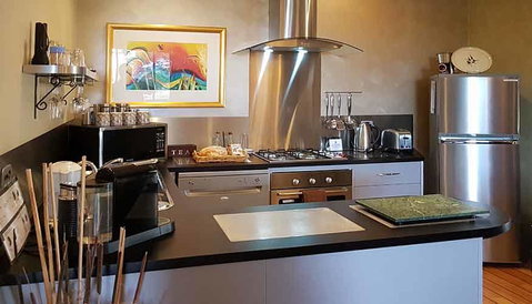 Riverview Rise Retreats - Kawana Tourism 9