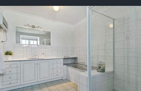 Angaston House - Kawana Tourism 14
