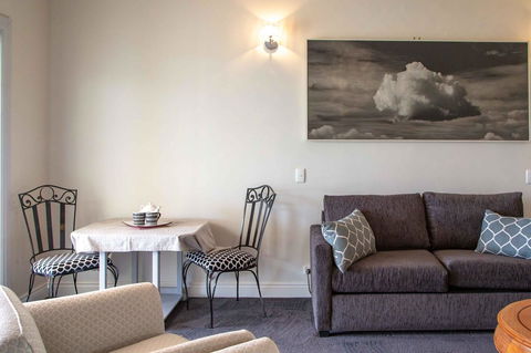 Angaston House - Kawana Tourism 8