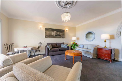 Angaston House - Kawana Tourism 25