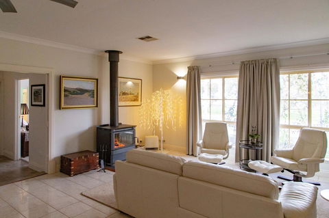 Angaston House - Kawana Tourism 5