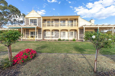 Angaston House - Kawana Tourism 24