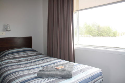 Isis Motel Scone - Kawana Tourism 0