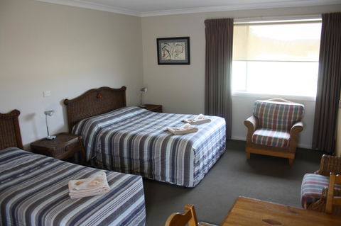 Isis Motel Scone - Kawana Tourism 6