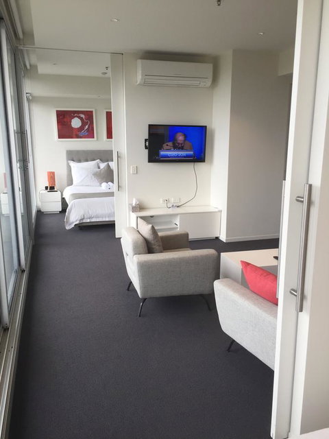 Tasha\'s Apartments On Warwick - Kawana Tourism 4