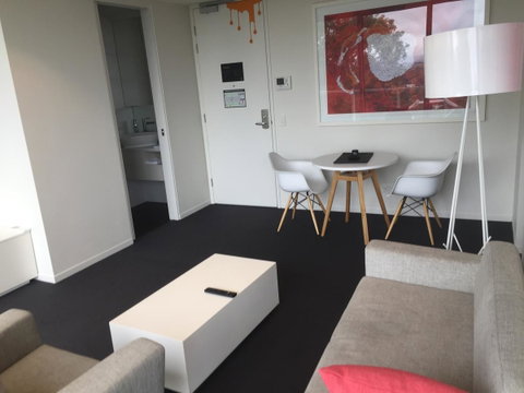 Tasha\'s Apartments On Warwick - Kawana Tourism 3