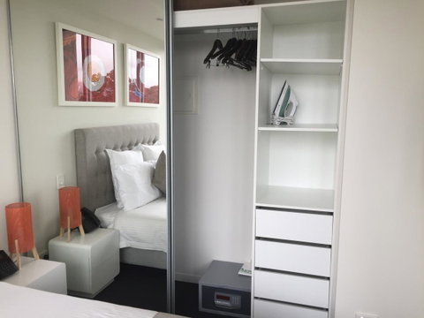 Tasha\'s Apartments On Warwick - Kawana Tourism 22